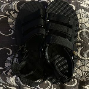 Women's Teva size 7 brand new no box